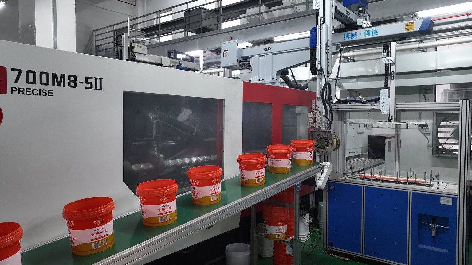 Automated production line for glass and plastic containers with multiple jars on the conveyor belt.